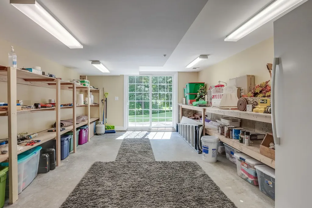 10 Metea Lane Bedford NH 03110