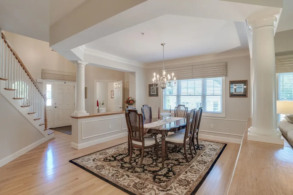 10 Metea Lane Bedford NH 03110