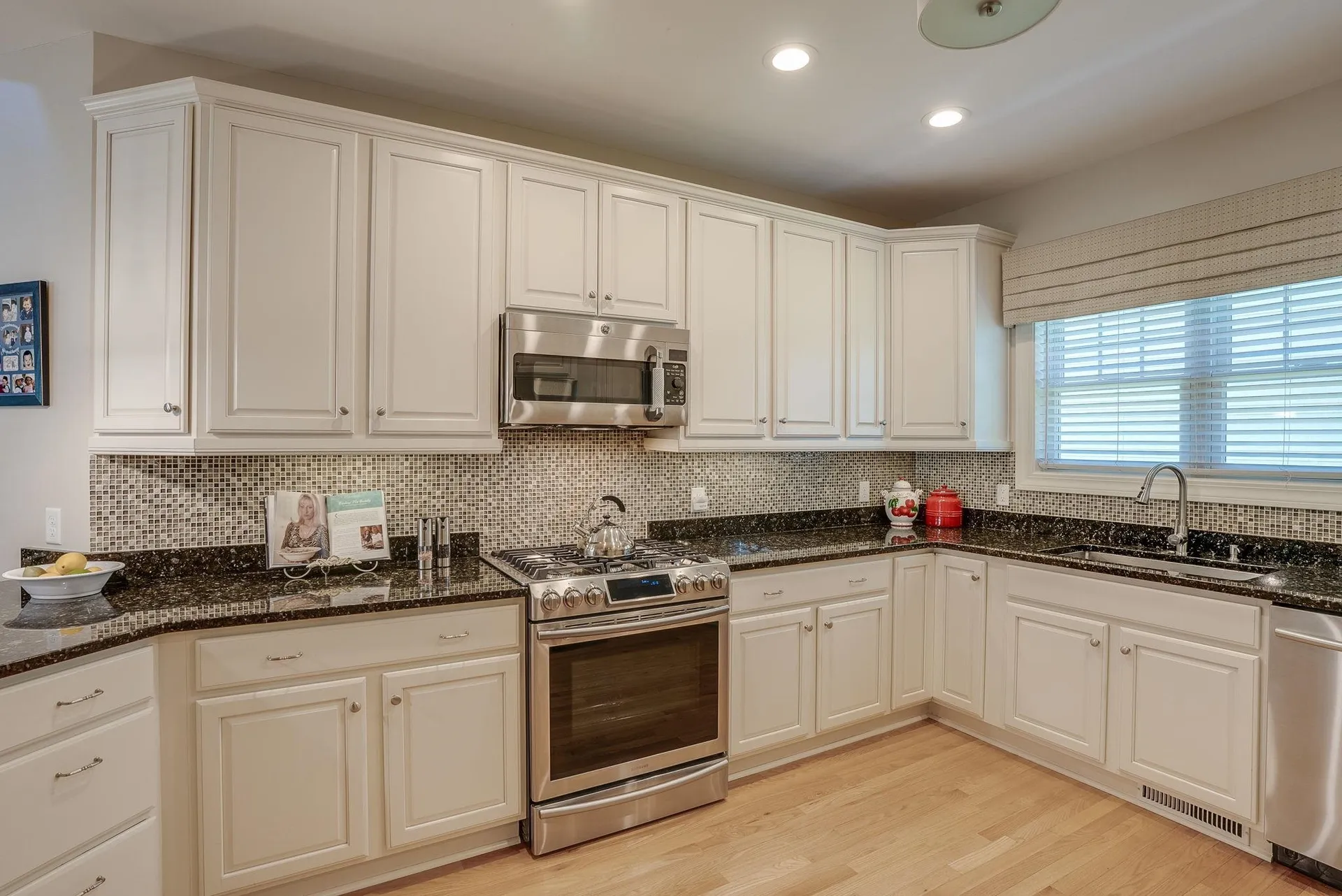 10 Metea Lane Bedford NH 03110