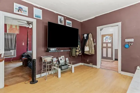 12 Crown Street Nashua NH 03060
