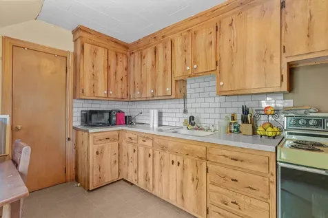 12 Crown Street Nashua NH 03060