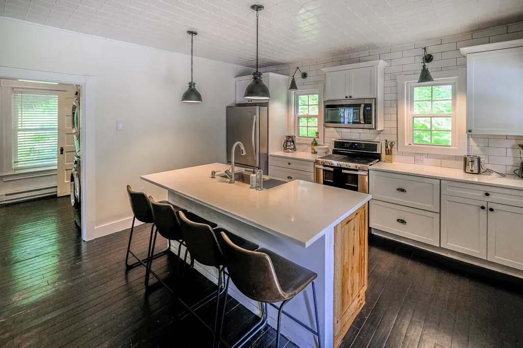 6 Gleascott Avenue Ludlow VT 05149