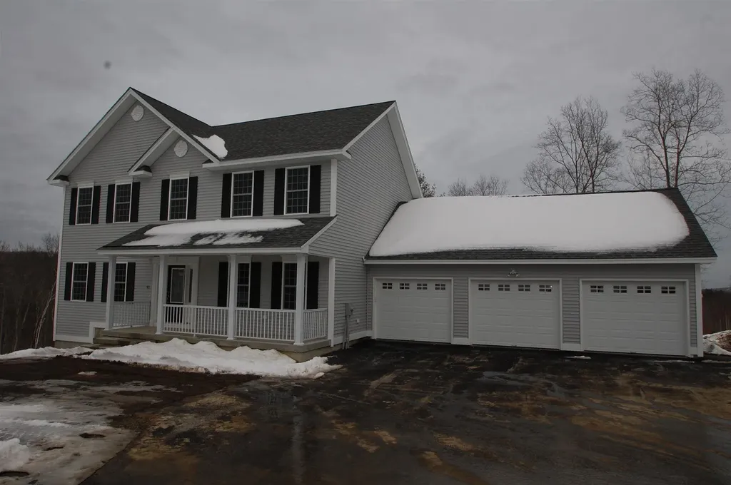 10 Sophie Circle Hooksett NH 03106