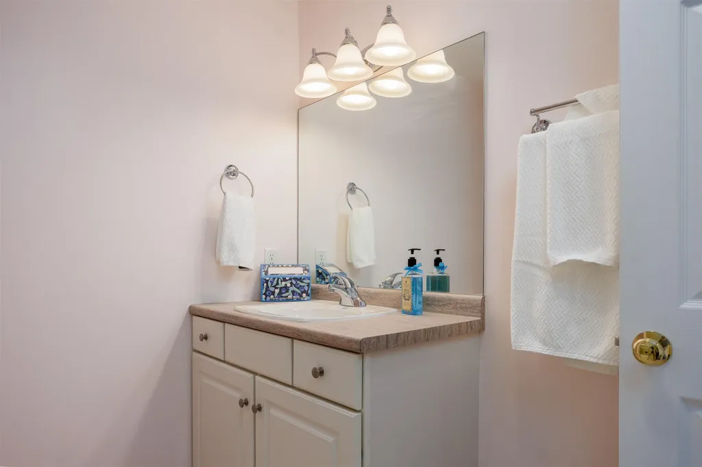 64 Hailey's Way Colchester VT 05446