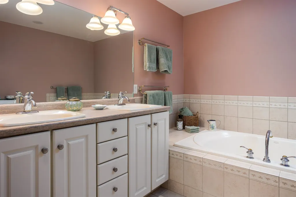 64 Hailey's Way Colchester VT 05446