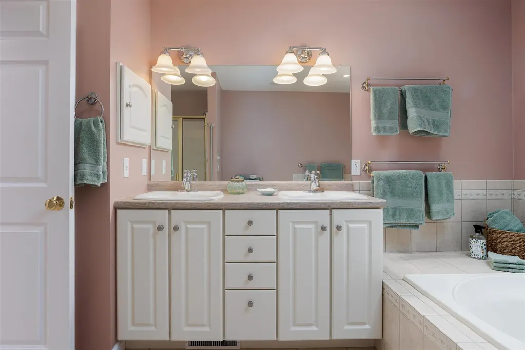 64 Hailey's Way Colchester VT 05446