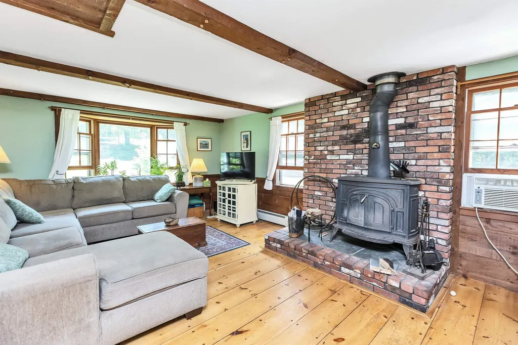 147 Hunter Farm Road Peterborough NH 03458