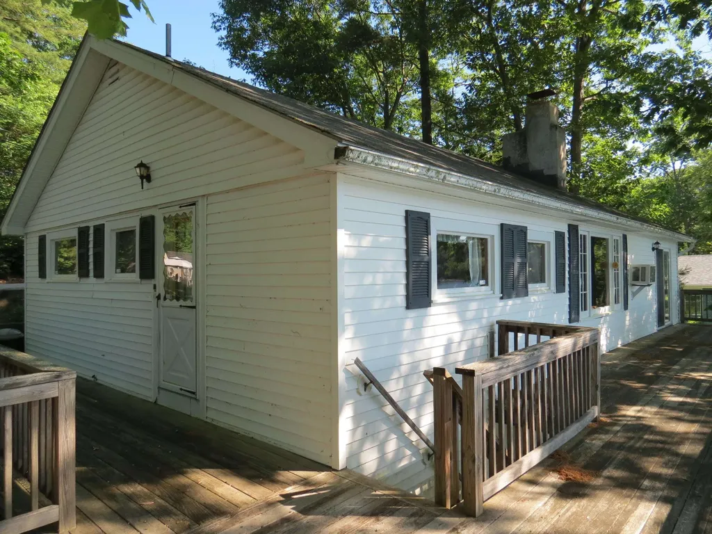 38 N Shore Road Sandown NH 03873