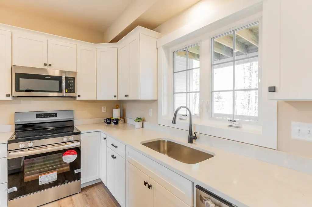 4-8 Beaver Brook Way Pelham NH 03076