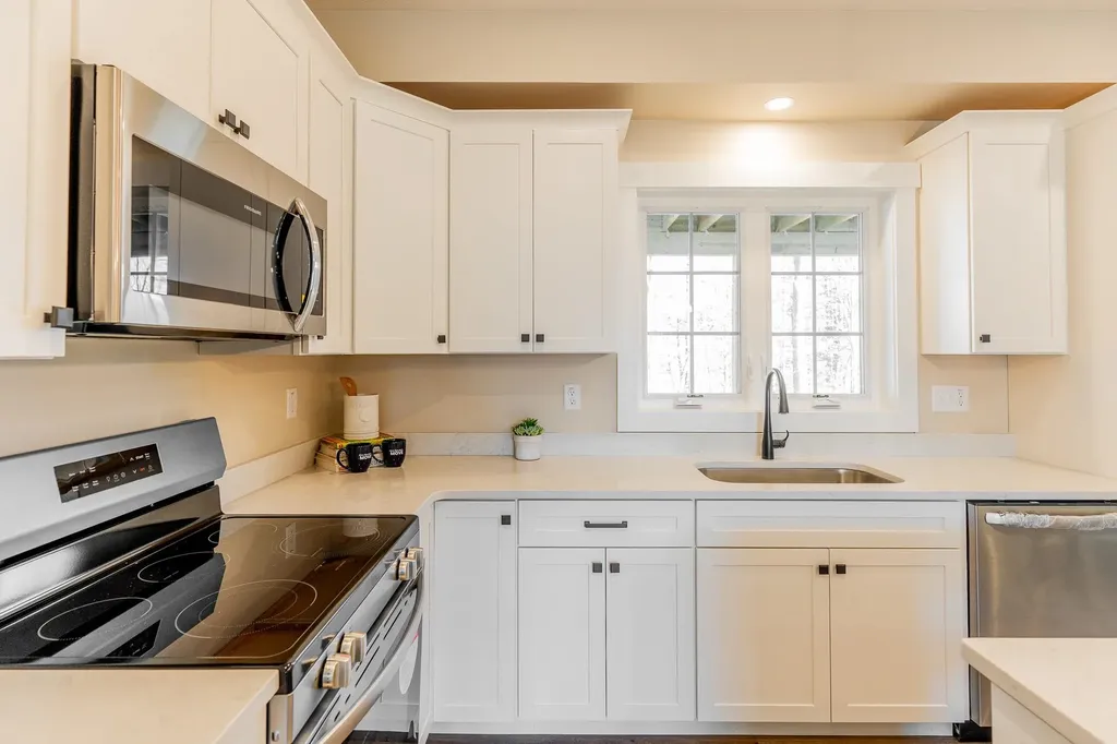 4-8 Beaver Brook Way Pelham NH 03076