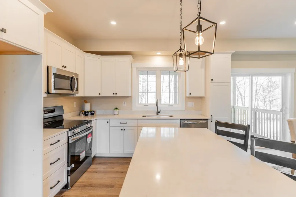 4-8 Beaver Brook Way Pelham NH 03076