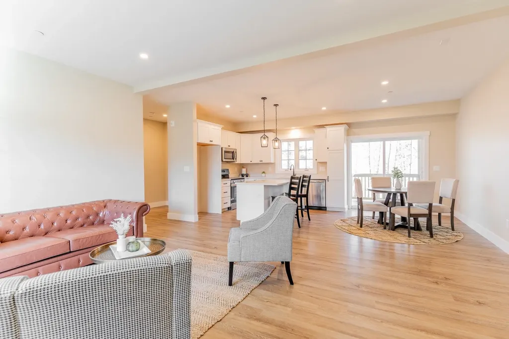 4-8 Beaver Brook Way Pelham NH 03076