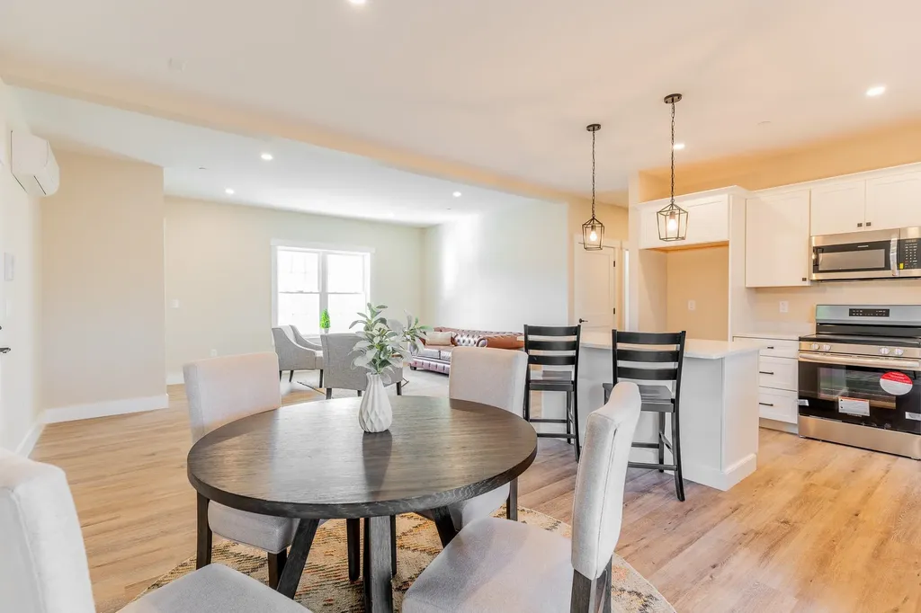 4-8 Beaver Brook Way Pelham NH 03076