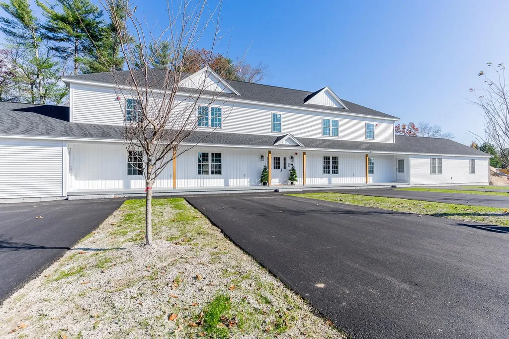 4-8 Beaver Brook Way Pelham NH 03076