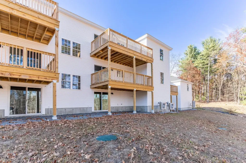 4-8 Beaver Brook Way Pelham NH 03076