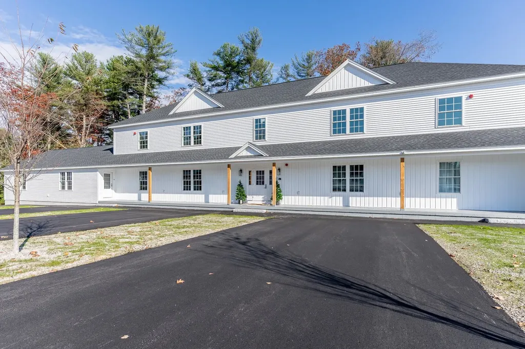 4-8 Beaver Brook Way Pelham NH 03076