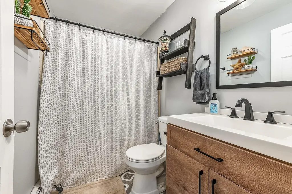 75 Ledgeview Drive Rochester NH 03839
