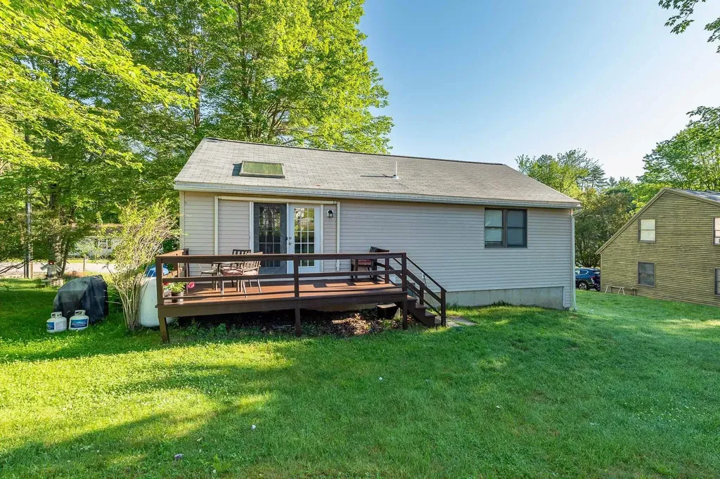 75 Ledgeview Drive Rochester NH 03839