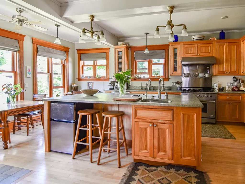 92 Brookes Avenue Burlington VT 05401