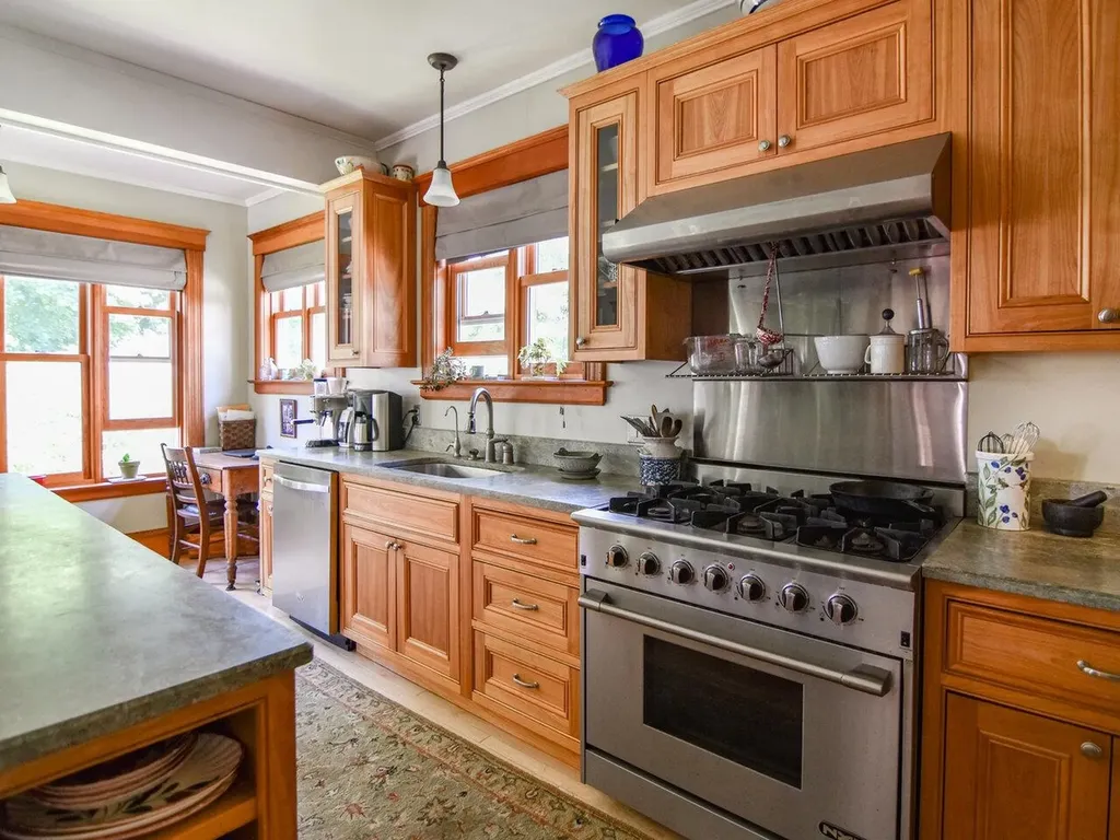 92 Brookes Avenue Burlington VT 05401