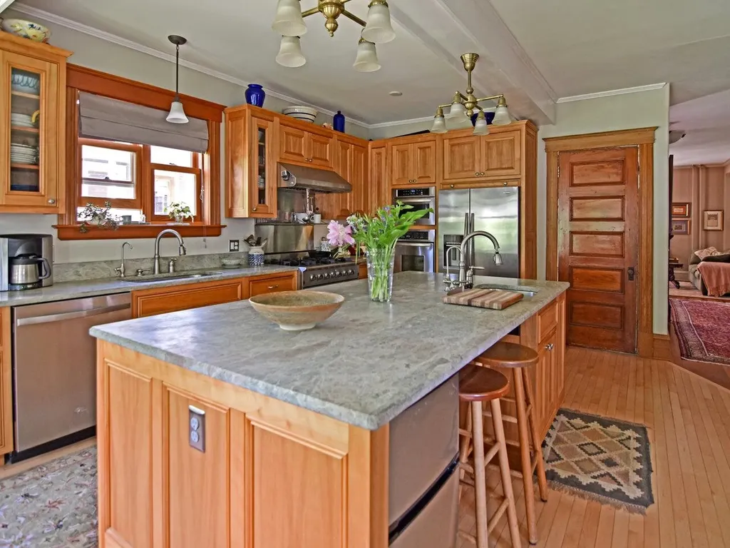 92 Brookes Avenue Burlington VT 05401
