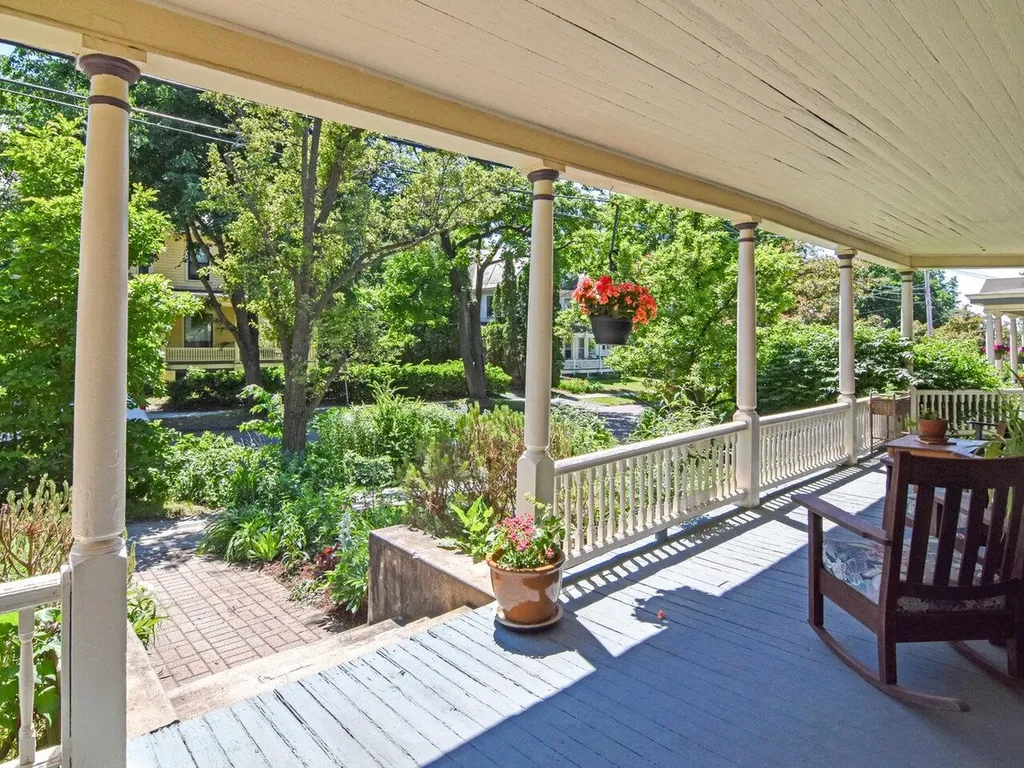 92 Brookes Avenue Burlington VT 05401