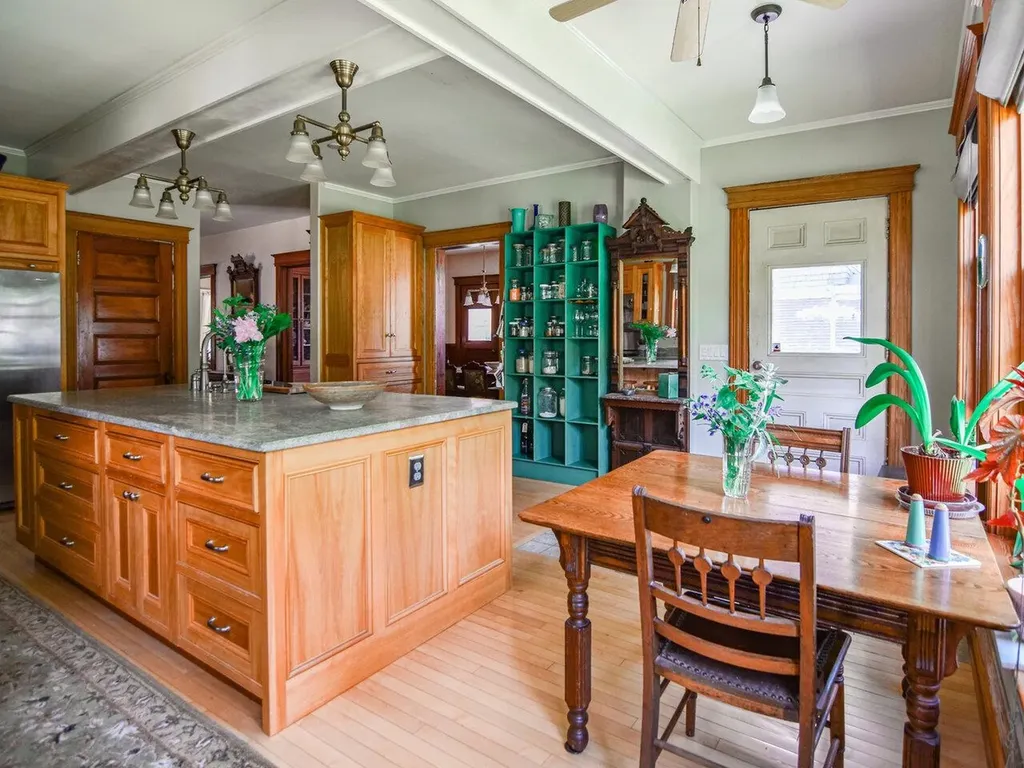 92 Brookes Avenue Burlington VT 05401