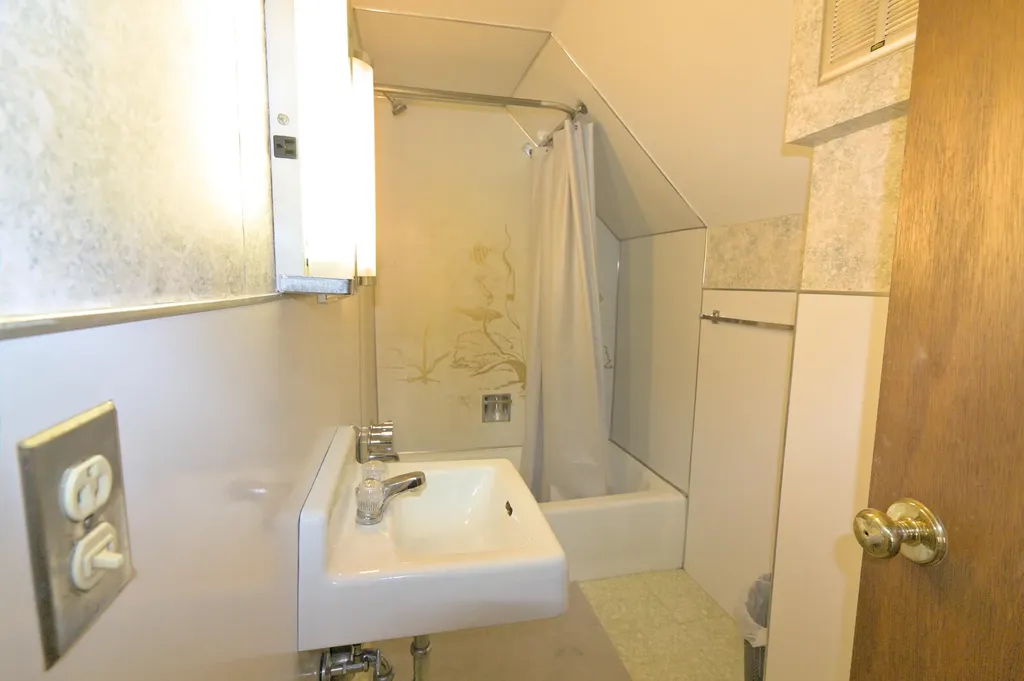 6733 Vt Route 9 Woodford VT 05201