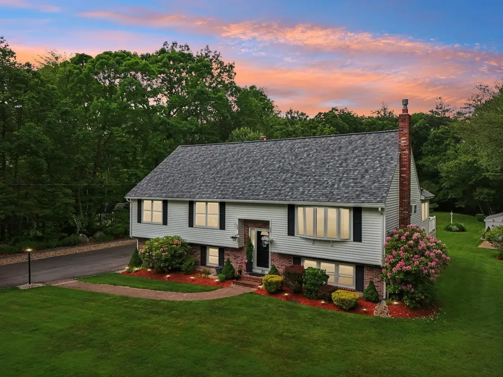20 Golden Oaks Drive Salem NH 03079