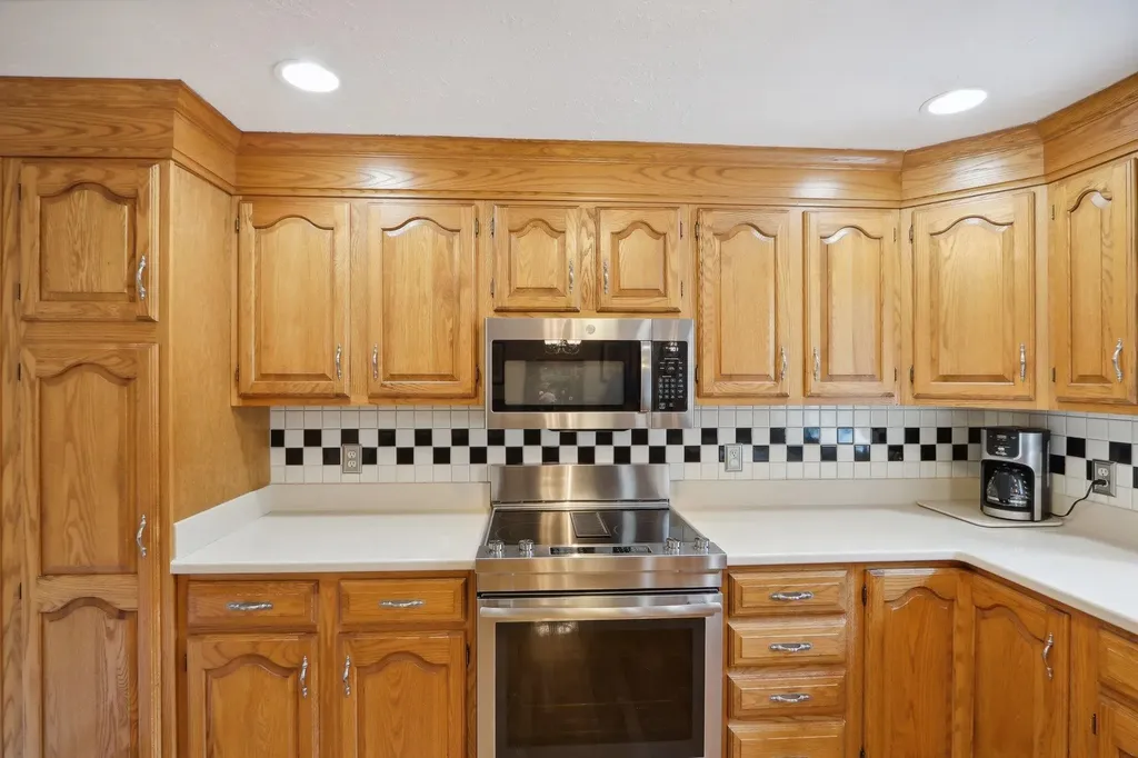 20 Golden Oaks Drive Salem NH 03079