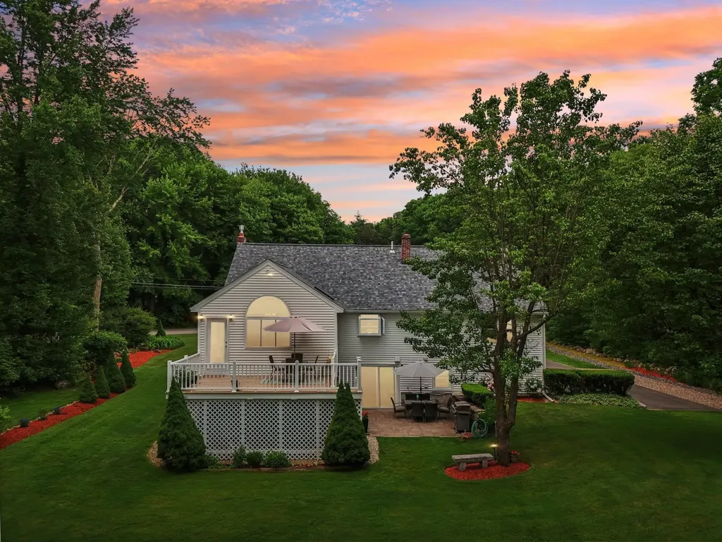 20 Golden Oaks Drive Salem NH 03079