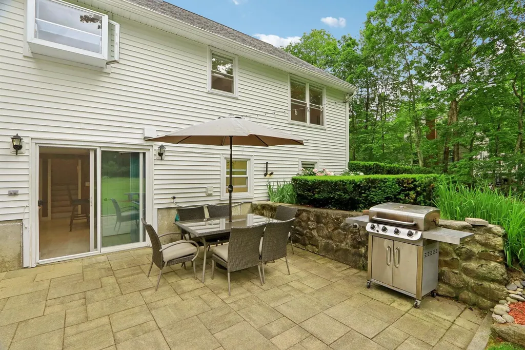20 Golden Oaks Drive Salem NH 03079