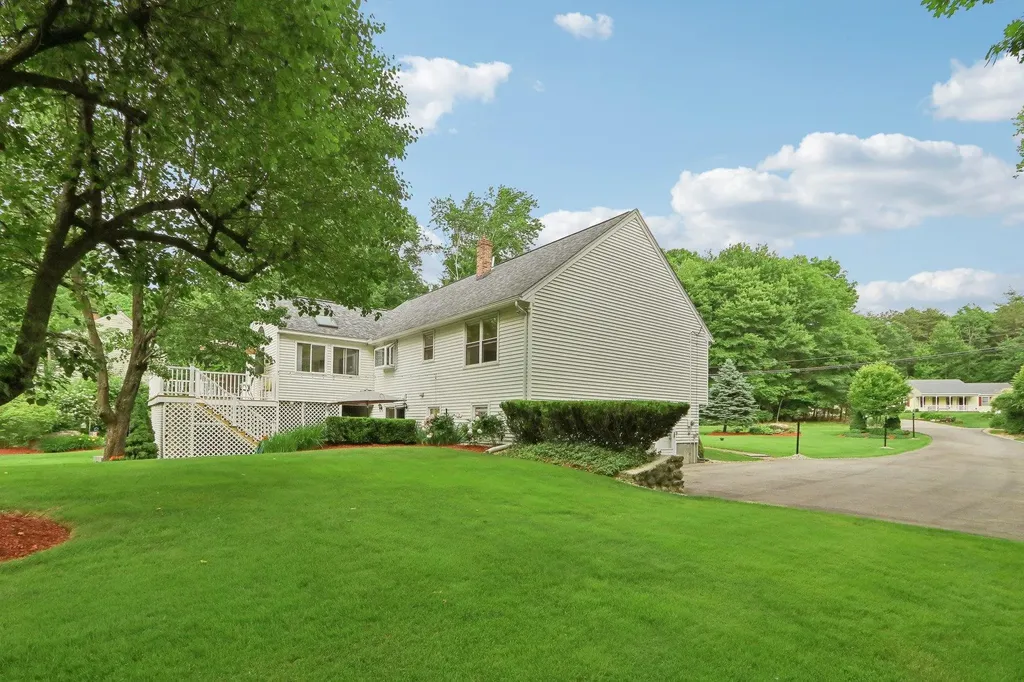 20 Golden Oaks Drive Salem NH 03079
