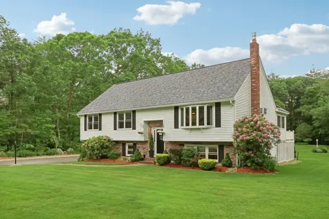 20 Golden Oaks Drive Salem NH 03079