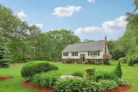 20 Golden Oaks Drive Salem NH 03079