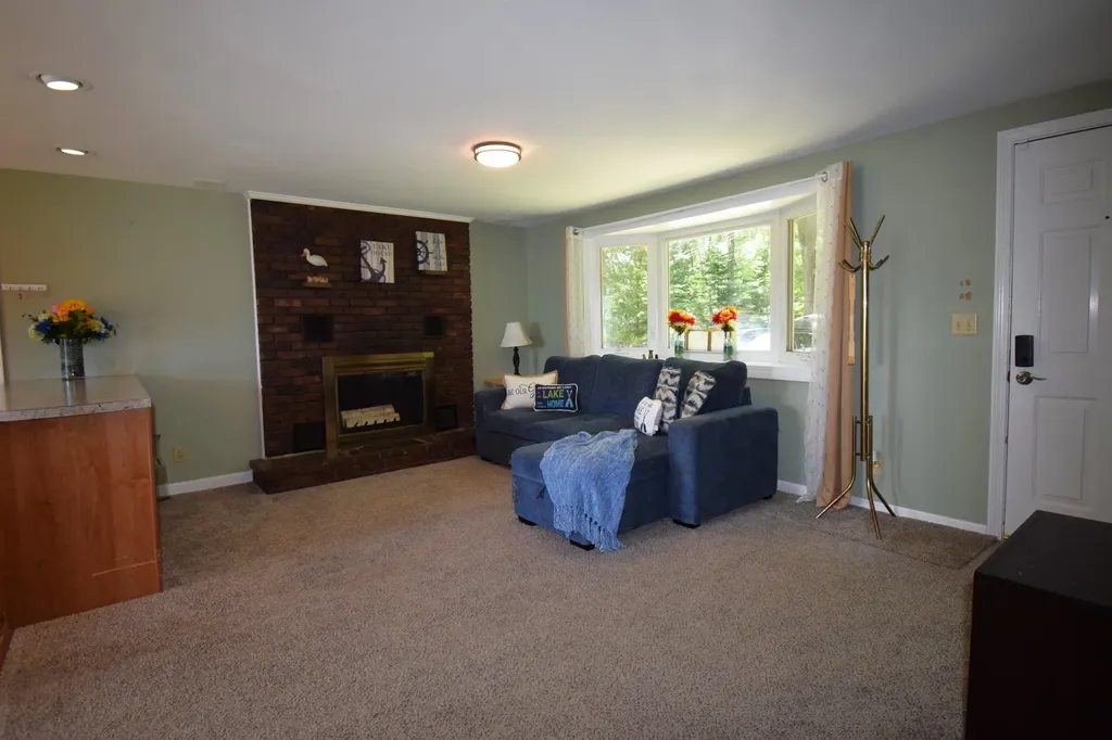 18 Holts Point Road Sandown NH 03873