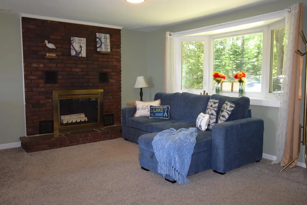 18 Holts Point Road Sandown NH 03873