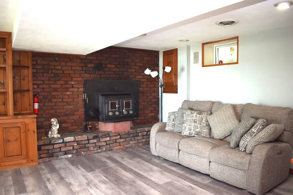 18 Holts Point Road Sandown NH 03873