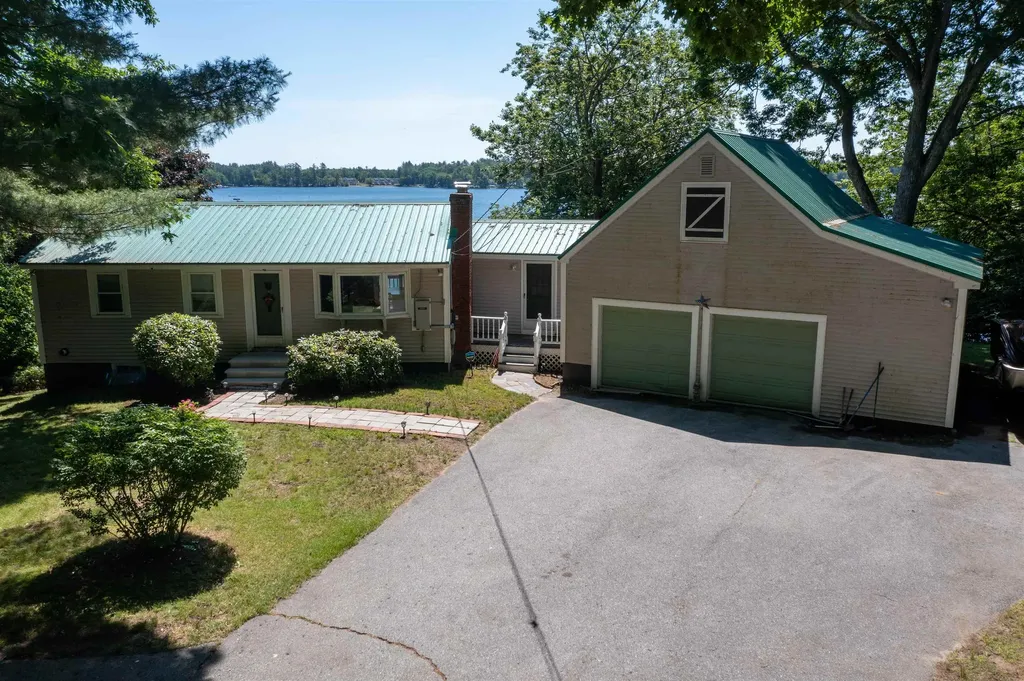 18 Holts Point Road Sandown NH 03873