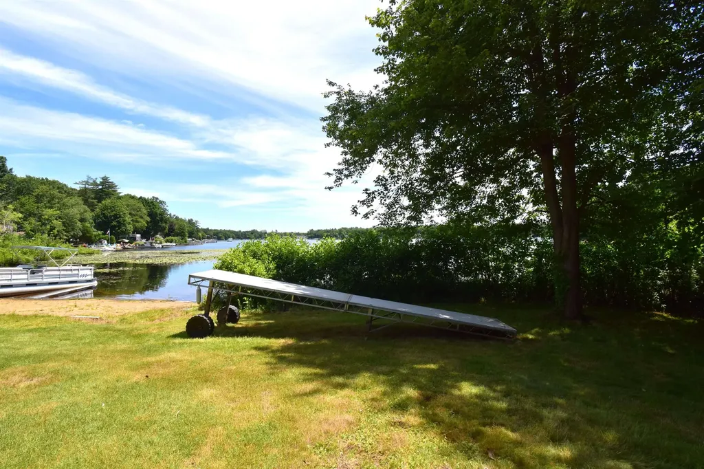 18 Holts Point Road Sandown NH 03873