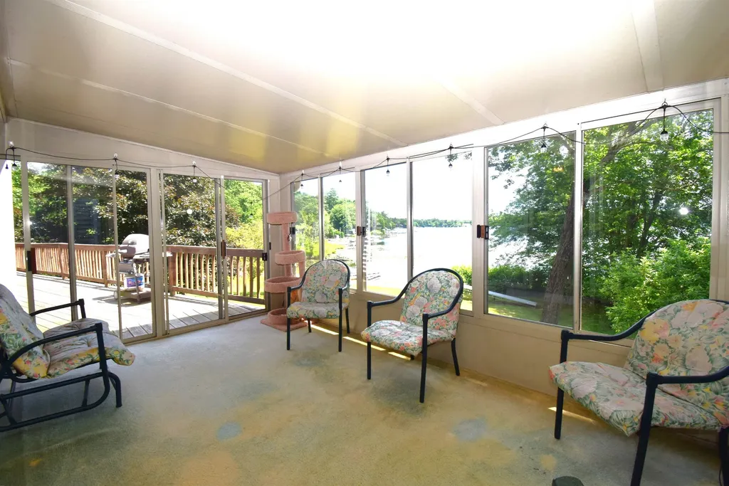 18 Holts Point Road Sandown NH 03873