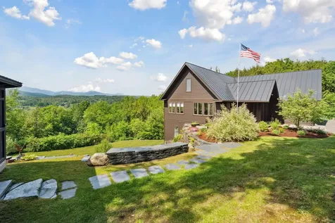 237 Points North Road Stowe VT 05672