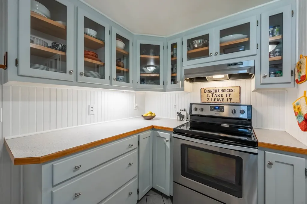 78 Squires Lane New London NH 03257