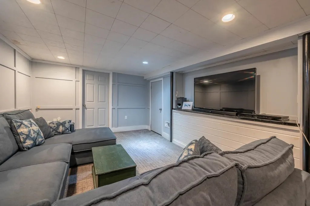 78 Squires Lane New London NH 03257