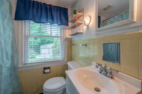 78 Squires Lane New London NH 03257