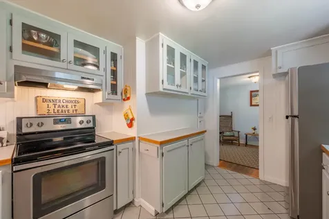 78 Squires Lane New London NH 03257