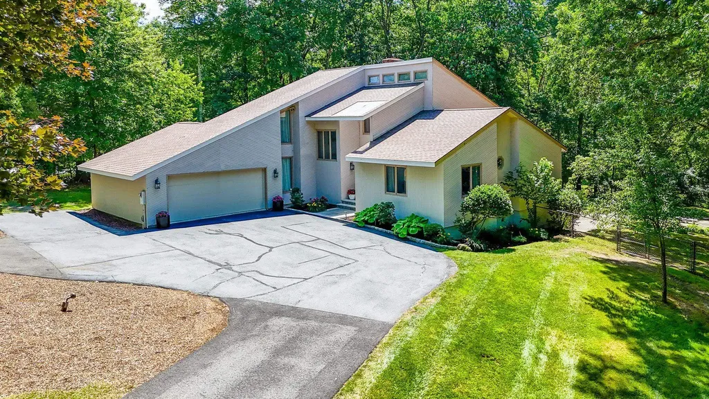 4 Lansing Drive Salem NH 03079