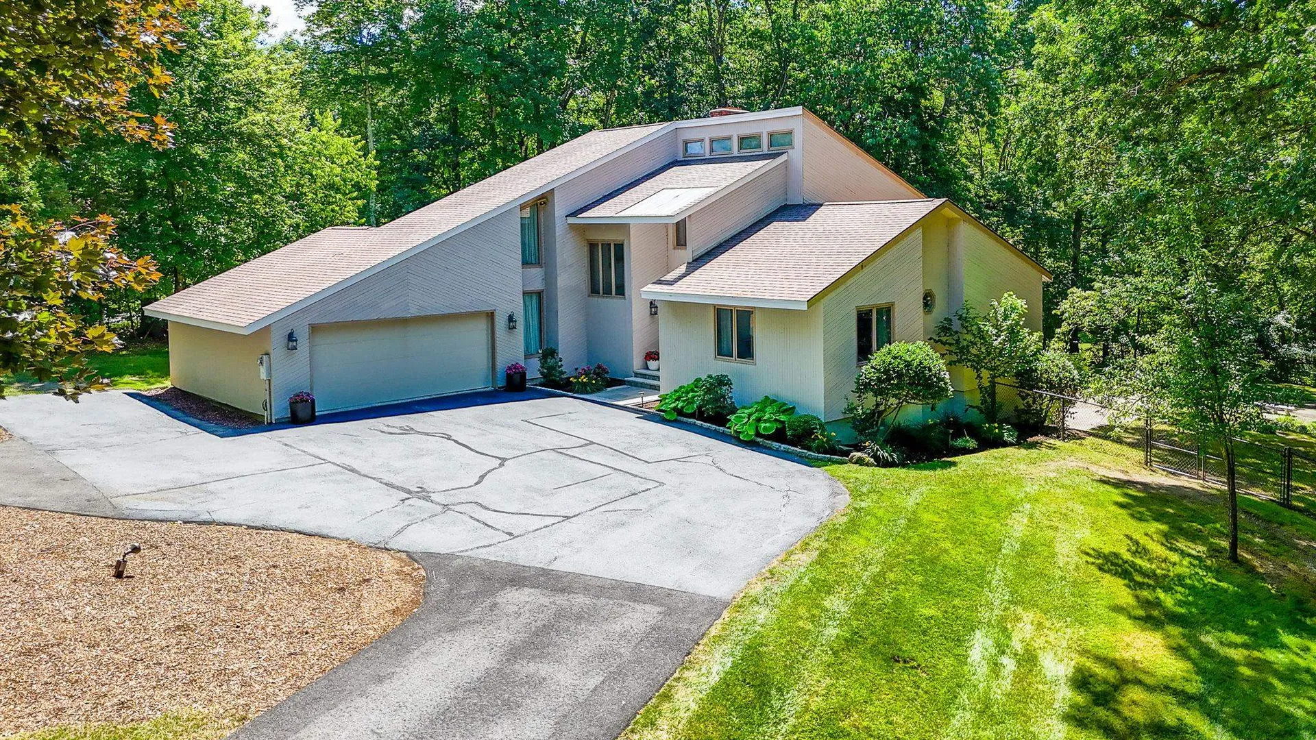 4 Lansing Drive Salem NH 03079