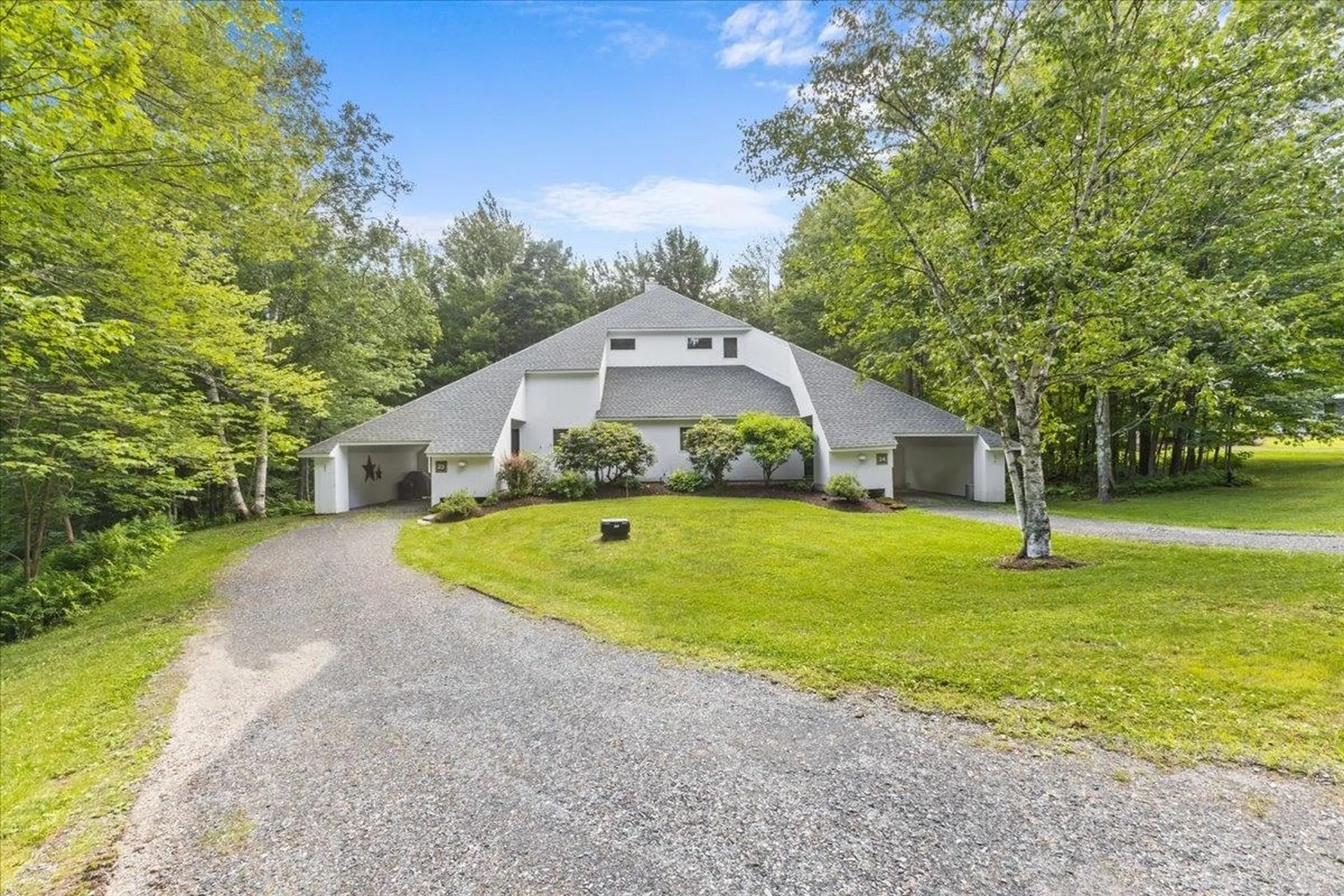 82 Madison Avenue Warren VT 05674
