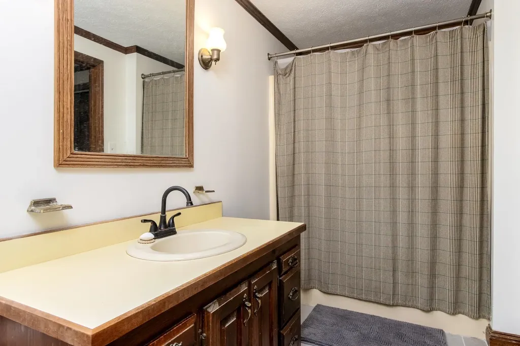 179 Mccurdy Road New Boston NH 03070